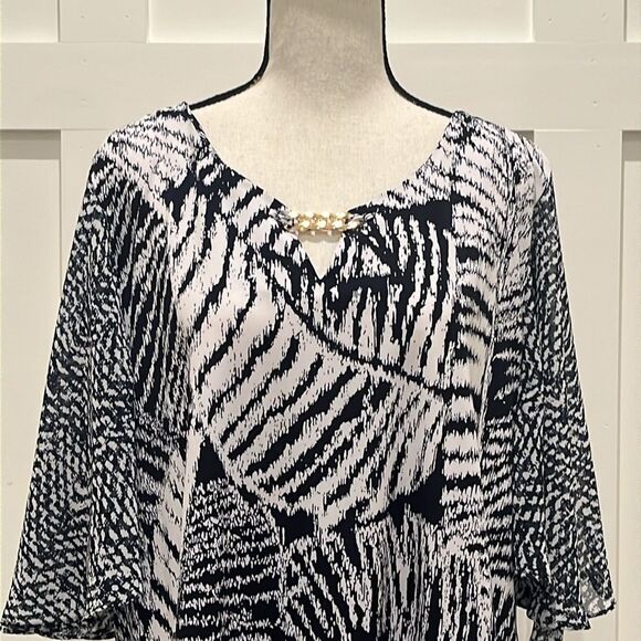 JM Collection Butterfly style Tunic Top - Picture 2 of 8